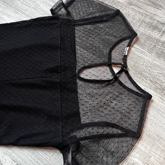 Back Lace Evening Dress - Picture 3 of 9